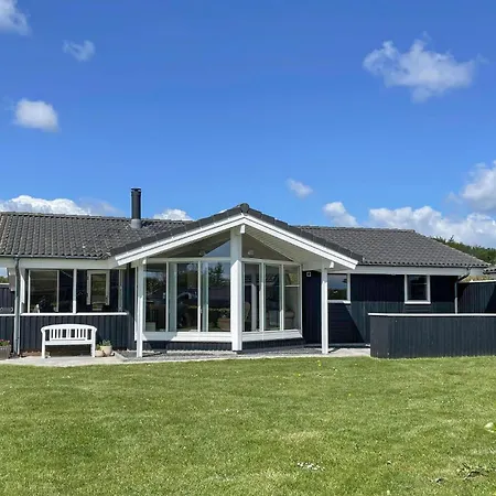 3 Bedroom Cozy In Rudkobing Feriehus Spodsbjerg